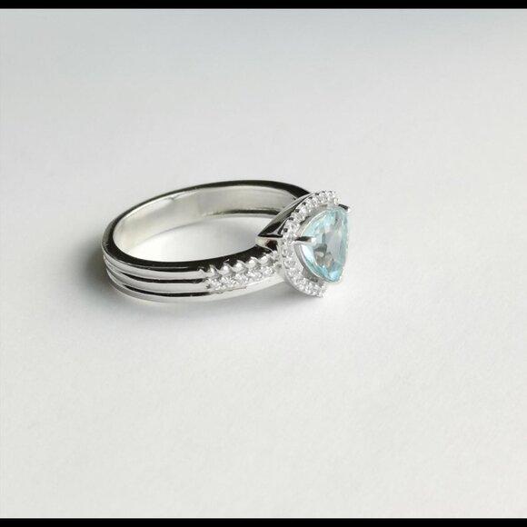 Trillion Cut Blue Topaz White Sapphire Ring in Serling Silver size 8 - Picture 4 of 6